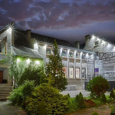 Dukat Hotel Horyniec Екстериор снимка