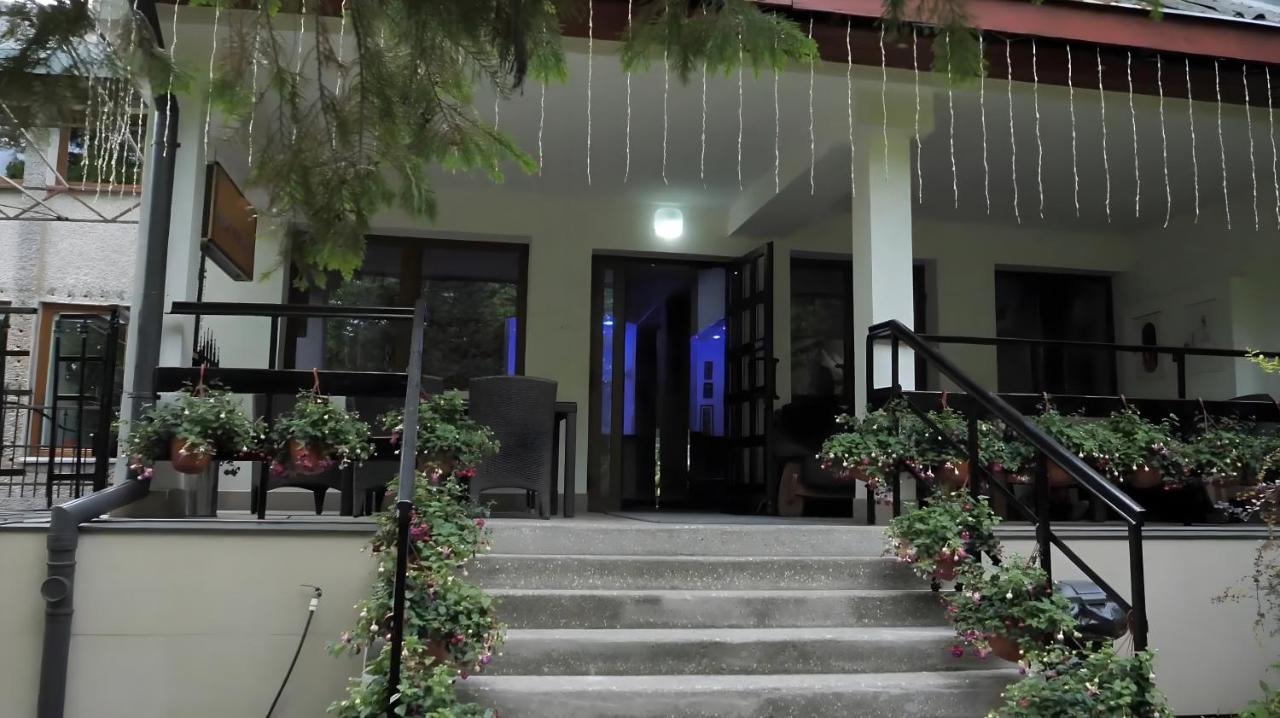 Dukat Hotel Horyniec Екстериор снимка