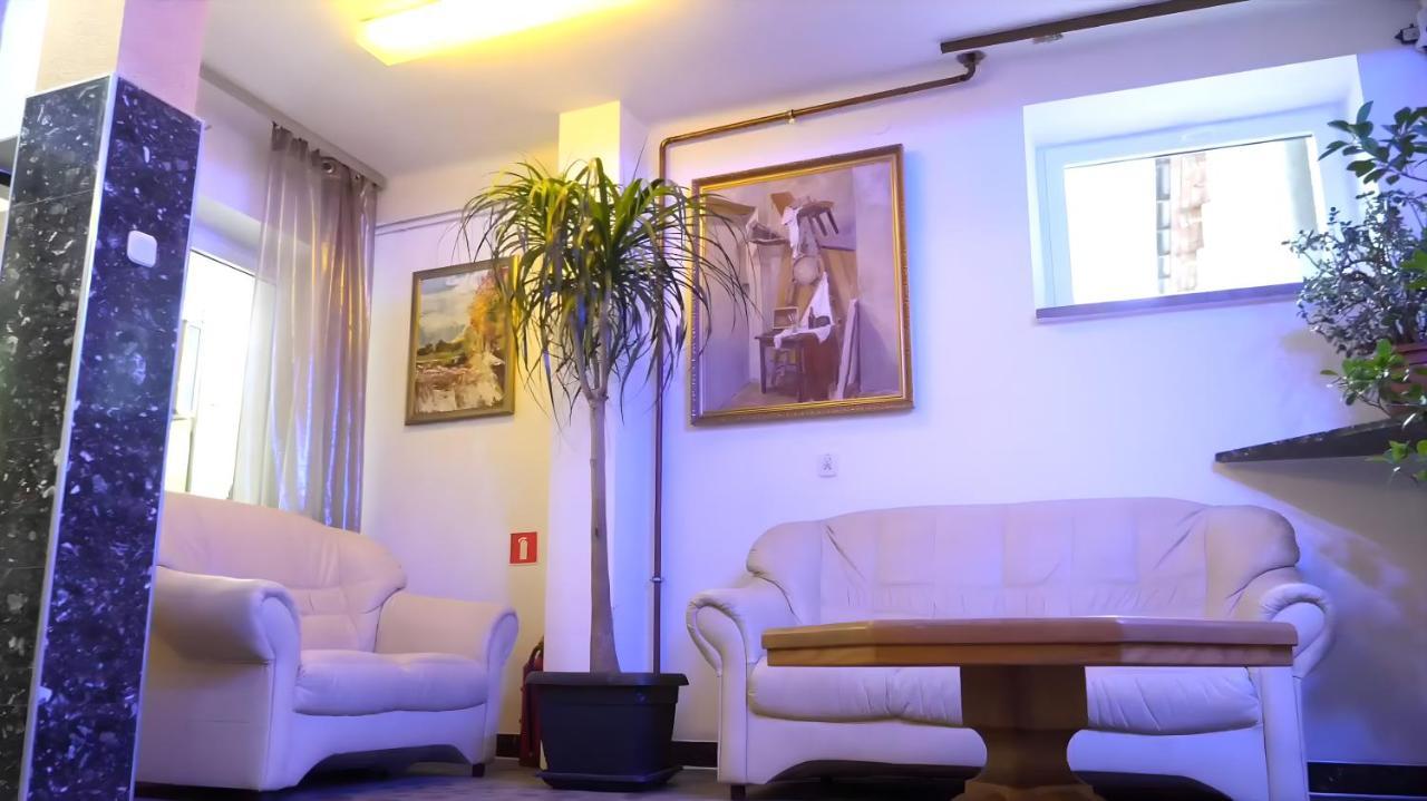 Dukat Hotel Horyniec Екстериор снимка