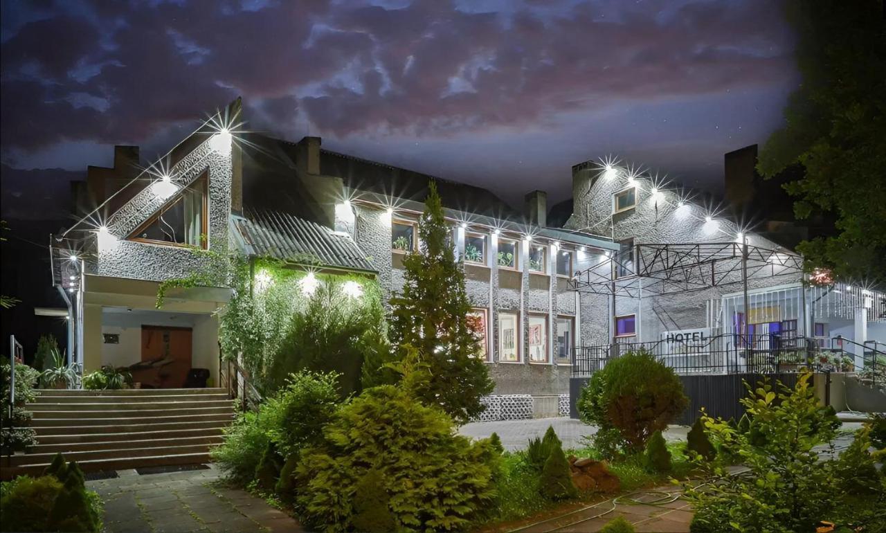 Dukat Hotel Horyniec Екстериор снимка